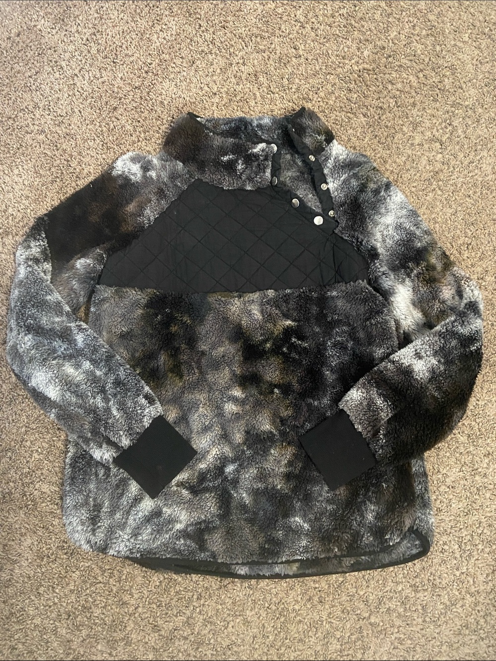 🧶 ❄️ 🎃 Cozy Quilted Yoke Faux Fur Pullover - Black & Gray